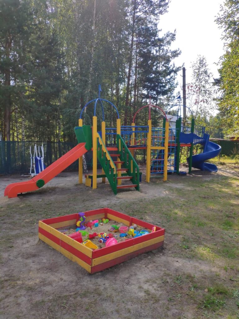 В СНТ "Сосенки" после ремонта открыли новый детский городок