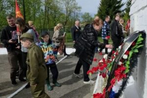Возложение цветов к мемориалу 9 мая 2026 года